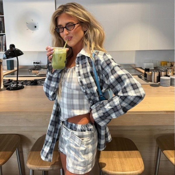 Camisa Xadrez: De Peça Grunge a Ícone Fashion Atemporal e Versátil em 2025